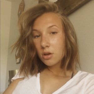 Meet your Posher, Ella